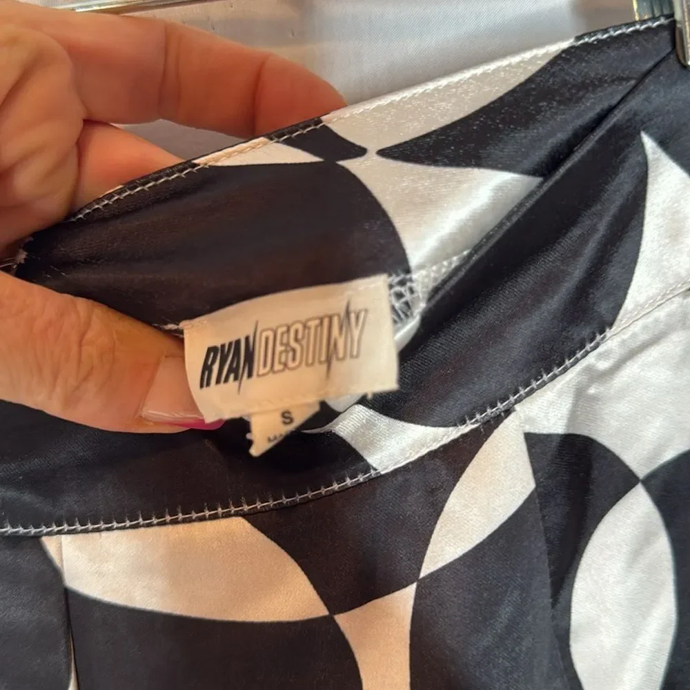 PacSun Y2K Ryan‎ Destiny Black And White Satin Abstract Pants. Size Small.